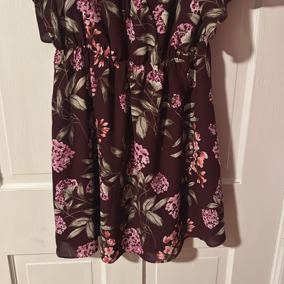 Adelyn Rae Burgundy Floral Mini Dress Size Small - Picture 4 of 11